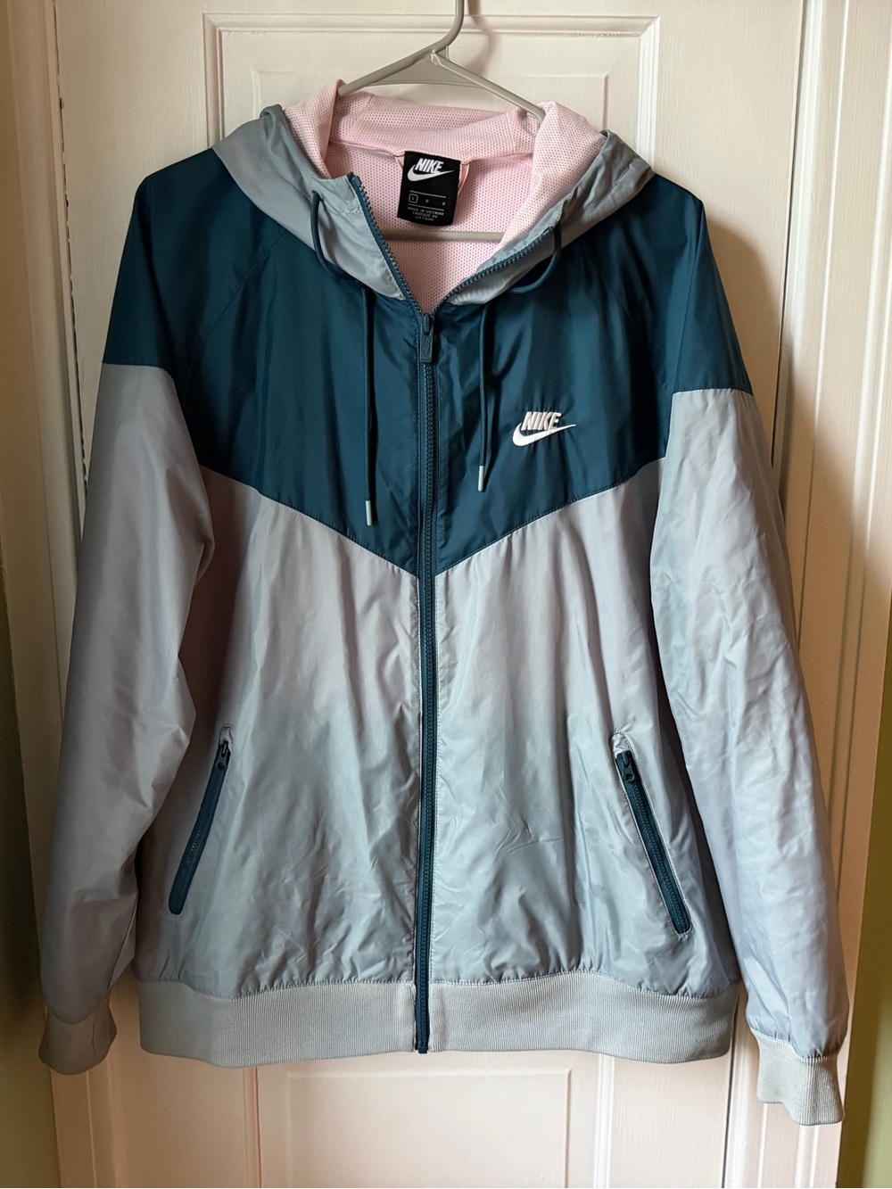 Nike Men’s Windrunner Jacket in Nightshade and Aviator Grey Size Large